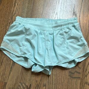 Lululemon Low Rise Hotty Hot Shorts 2.5”